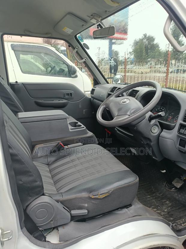 Mazda Bongo 2018 White - thumbnail 6
