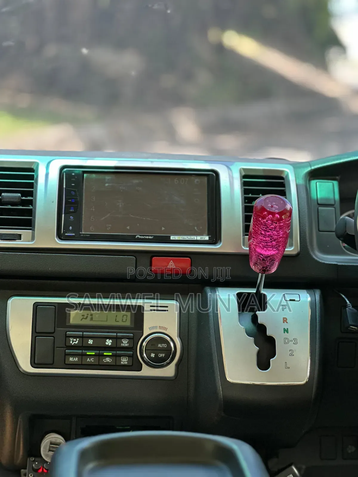 Toyota HiAce 2016 Silver