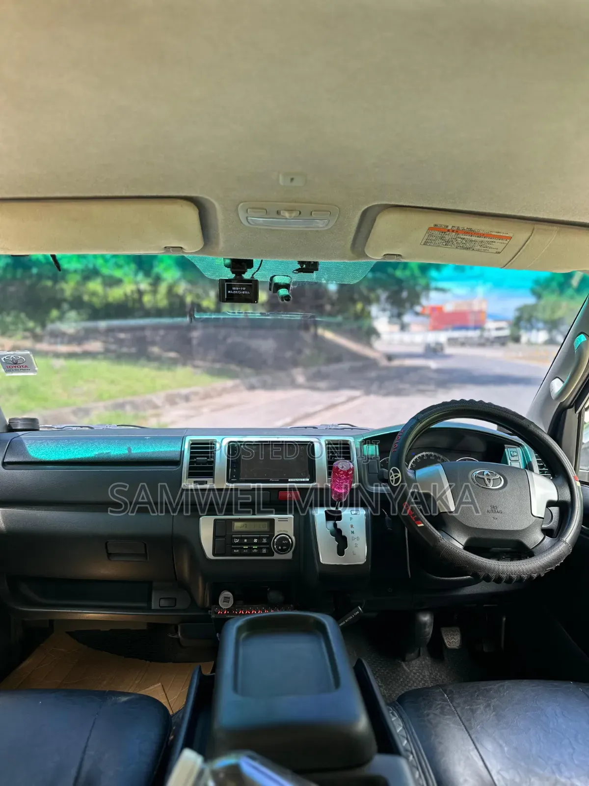 Toyota HiAce 2016 Silver