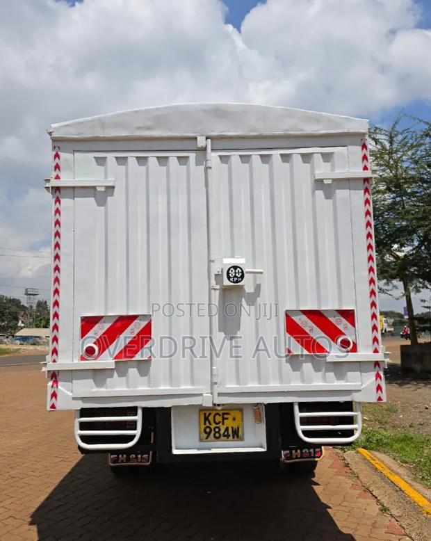 Mitsubishi Fh 215 2015 White - thumbnail 2