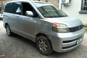 Toyota Voxy 2004 Silver
