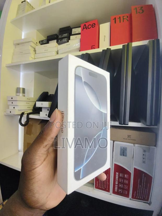 New Apple iPhone 16 Pro Max 256 GB Silver - thumbnail 2