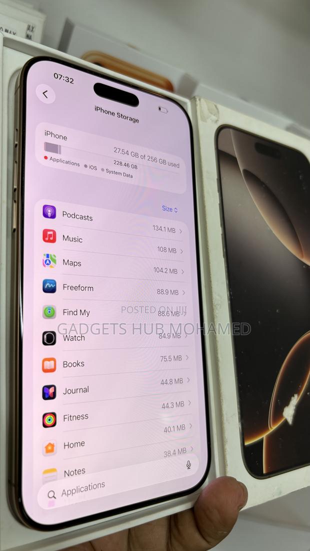 Apple iPhone 16 Pro Max 256 GB Gold - thumbnail 5