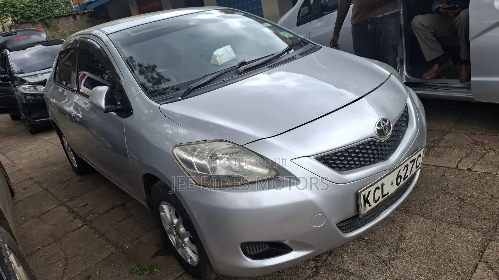 Toyota Belta 2010 Silver