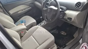 Toyota Belta 2010 Silver