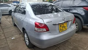 Toyota Belta 2010 Silver