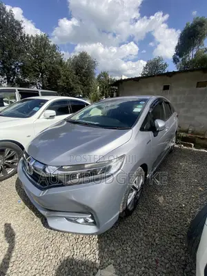 Honda Fit Shuttle 1.5 Hybrid 2WD 2018 Silver