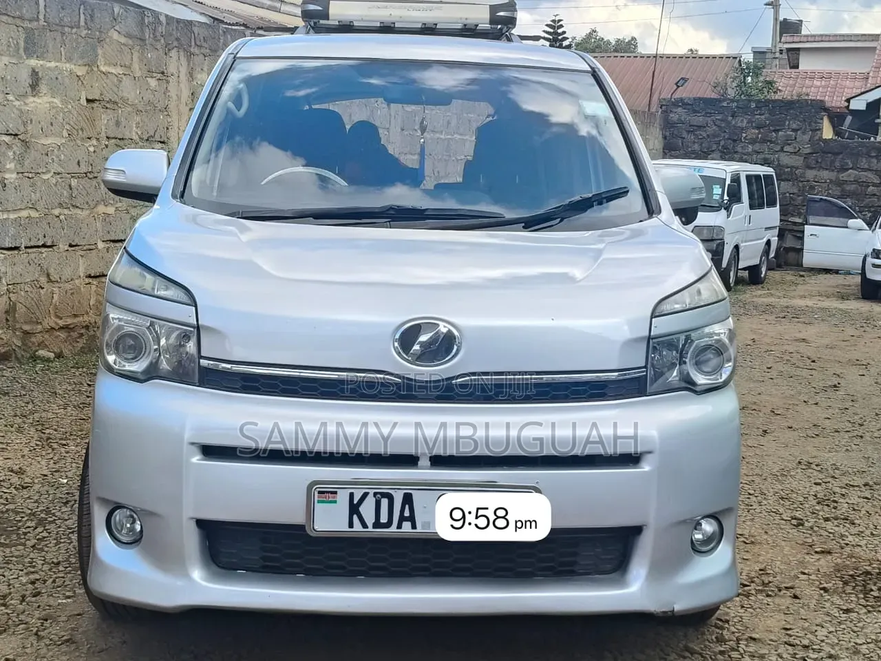Toyota Voxy SV Premium 2014 Silver
