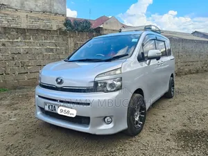 Toyota Voxy SV Premium 2014 Silver