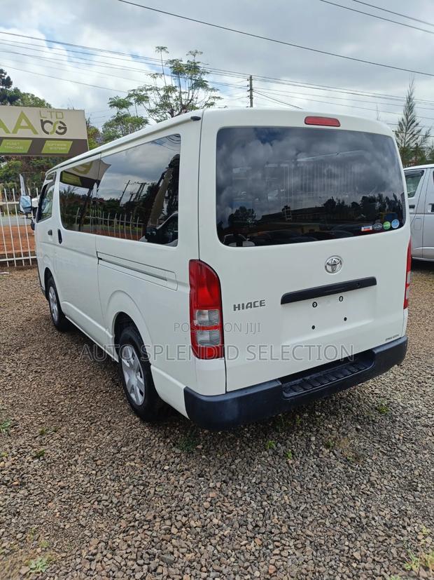 Toyota HiAce 2018 White - thumbnail 3