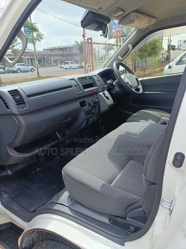 Toyota HiAce 2018 White - thumbnail 5