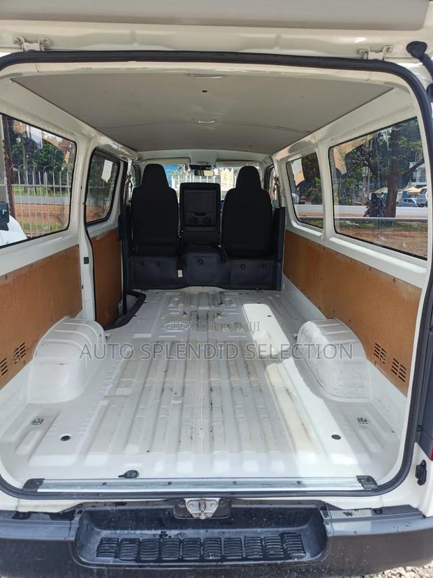Toyota HiAce 2018 White - thumbnail 6