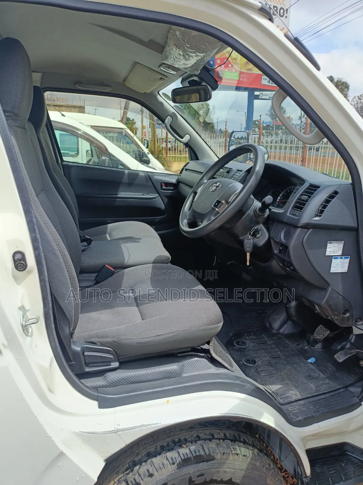 Toyota HiAce 2018 White
