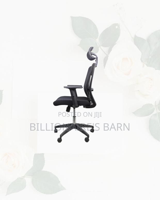 Comfortable Black Mesh Office Chair Ergonomic Headrest With Nylon Base