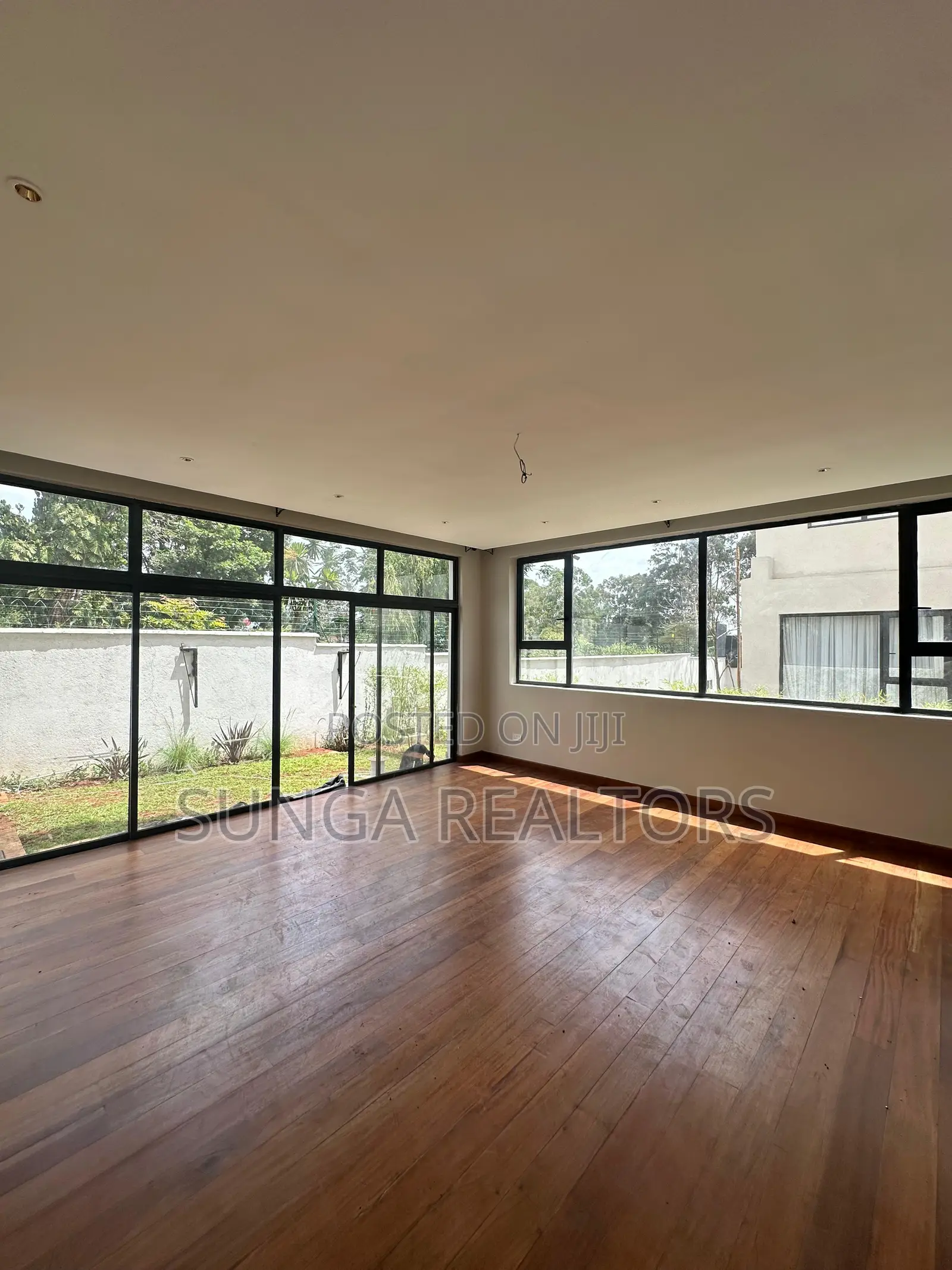 5bdrm House in Manyani, Muthangari for rent