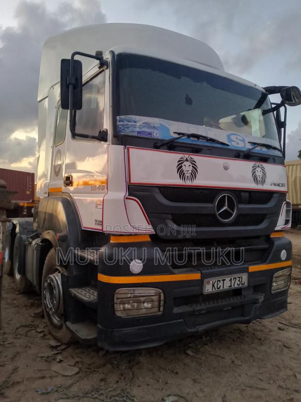 Mercedes Benz - thumbnail 2