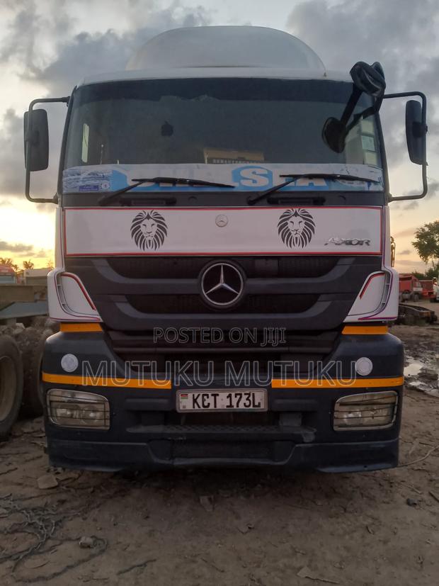 Mercedes Benz - thumbnail 3