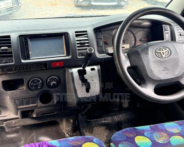 Toyota HiAce 2016 White - thumbnail 6