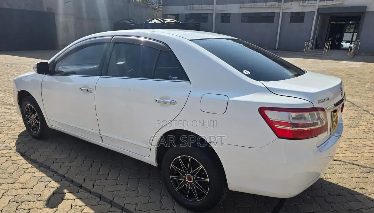 Toyota Premio 2012 Silver