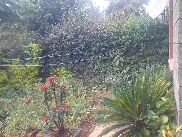 4bdrm Maisonette in Komarocks for sale - thumbnail 3