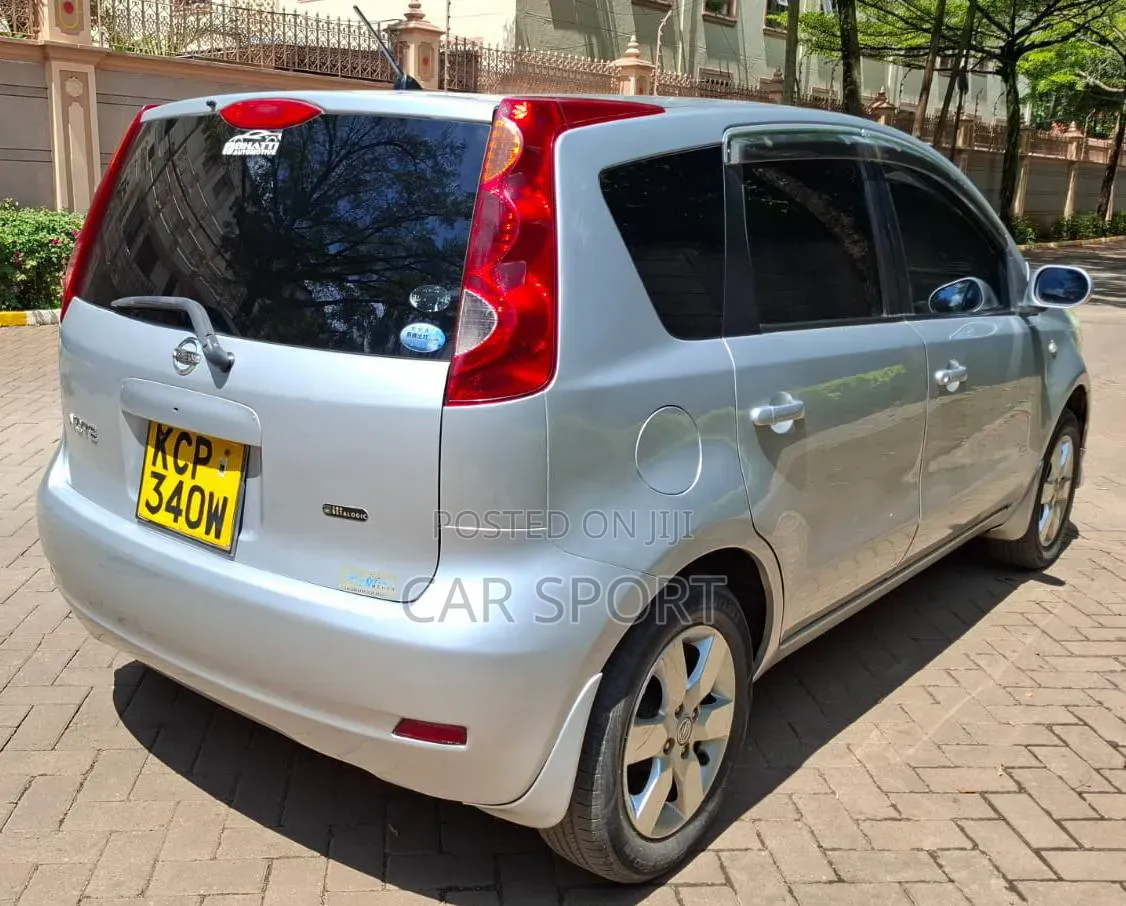 Nissan Note 2011 Silver