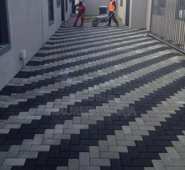 Quad Black and Natural Pavers