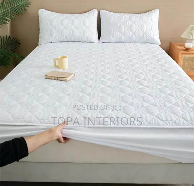 White Top Cover Removable Fitted Waterproof Mattress Protectors - main view