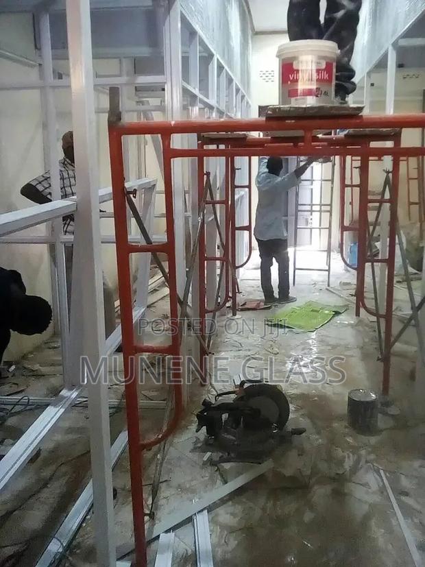 Aluminium Partition for Shops - thumbnail 2