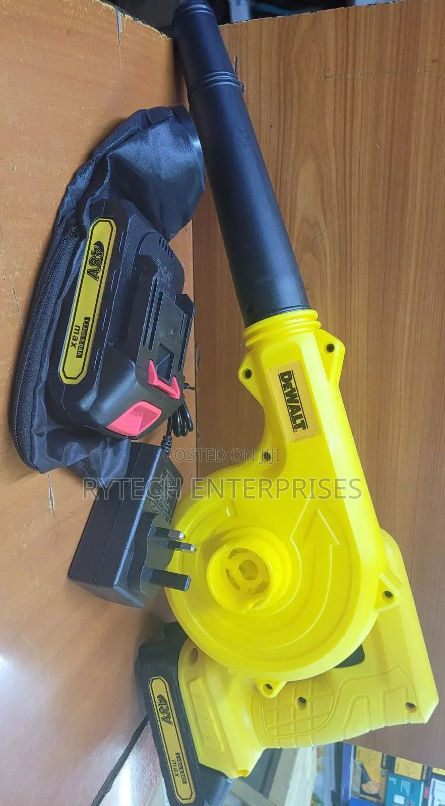 Dewalt Rechargeable Aspiratory Dust Blower