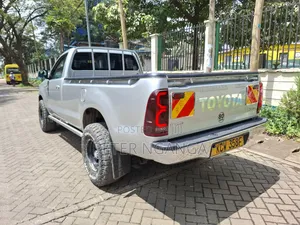 Toyota Hilux 2.5 D-4D SRX 2012 Silver