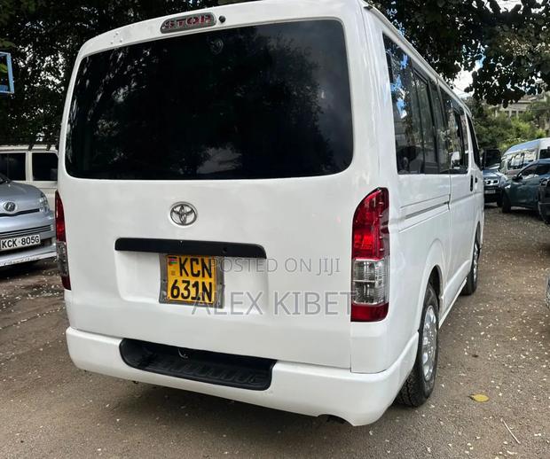 Toyota HiAce 2011 White - thumbnail 3
