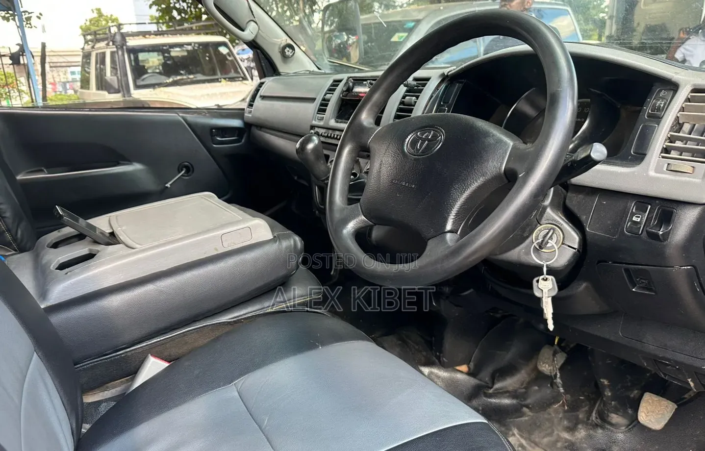 Toyota HiAce 2011 White