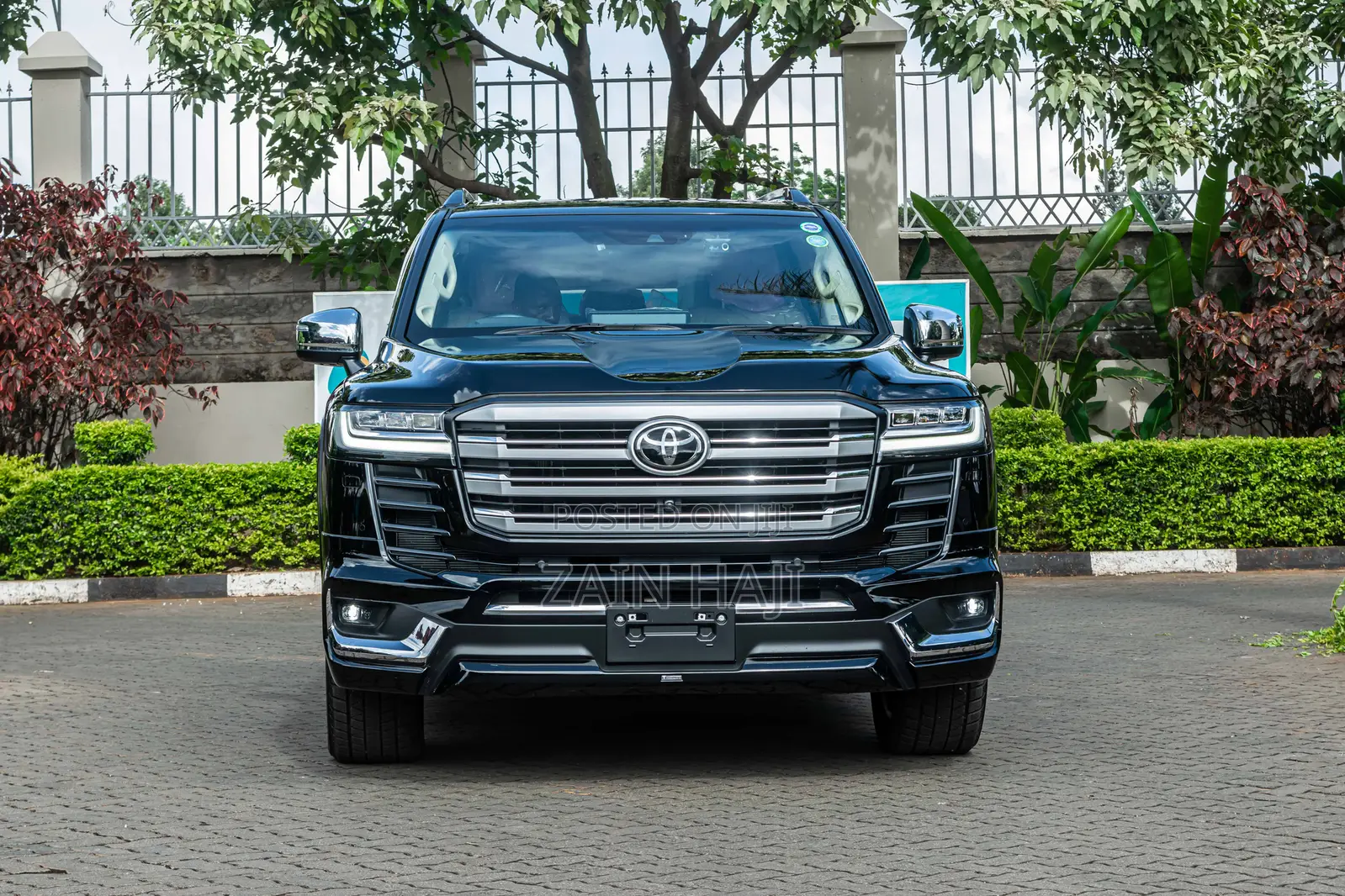 Toyota Land Cruiser LC300 2023 Black