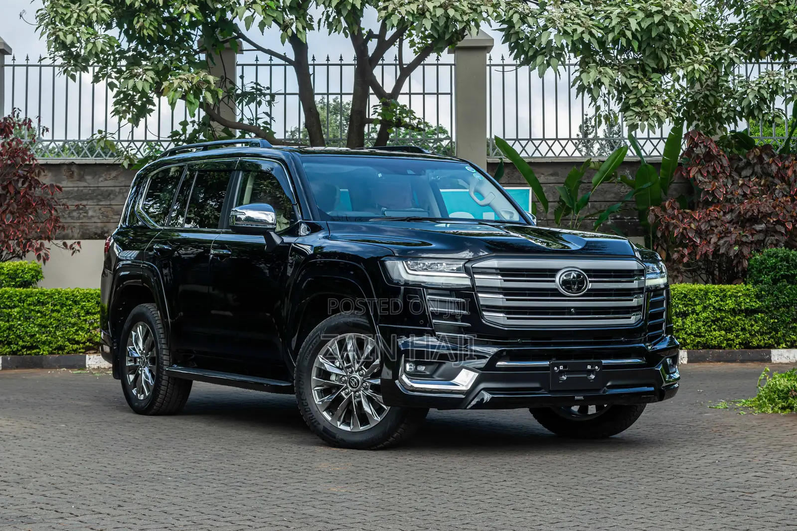 Toyota Land Cruiser LC300 2023 Black
