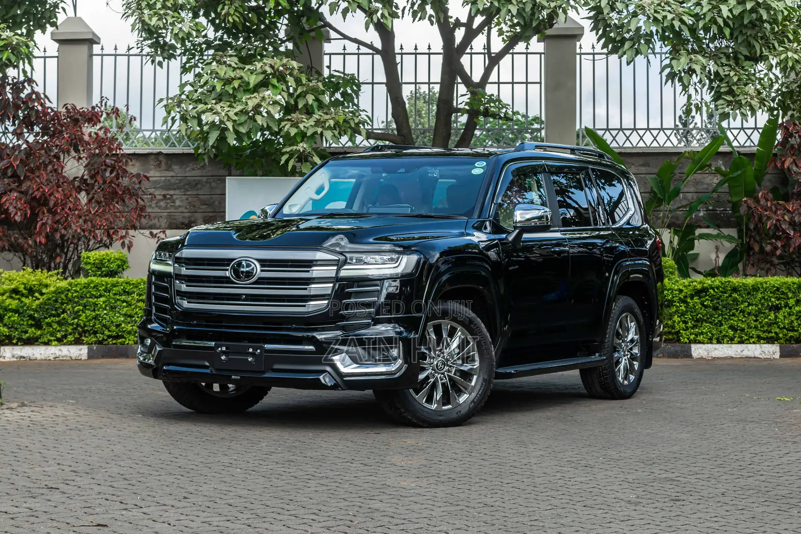 Toyota Land Cruiser LC300 2023 Black