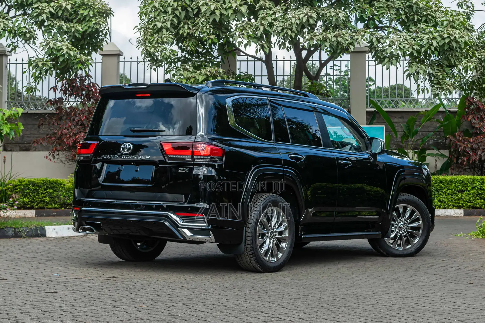 Toyota Land Cruiser LC300 2023 Black