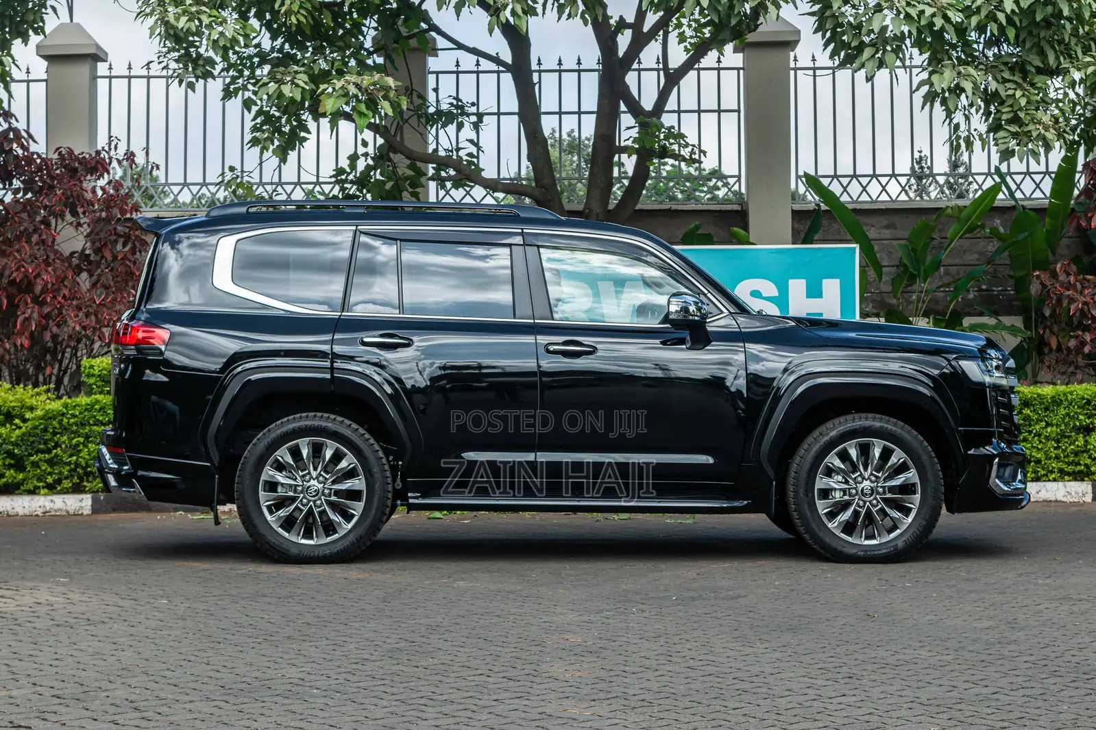 Toyota Land Cruiser LC300 2023 Black