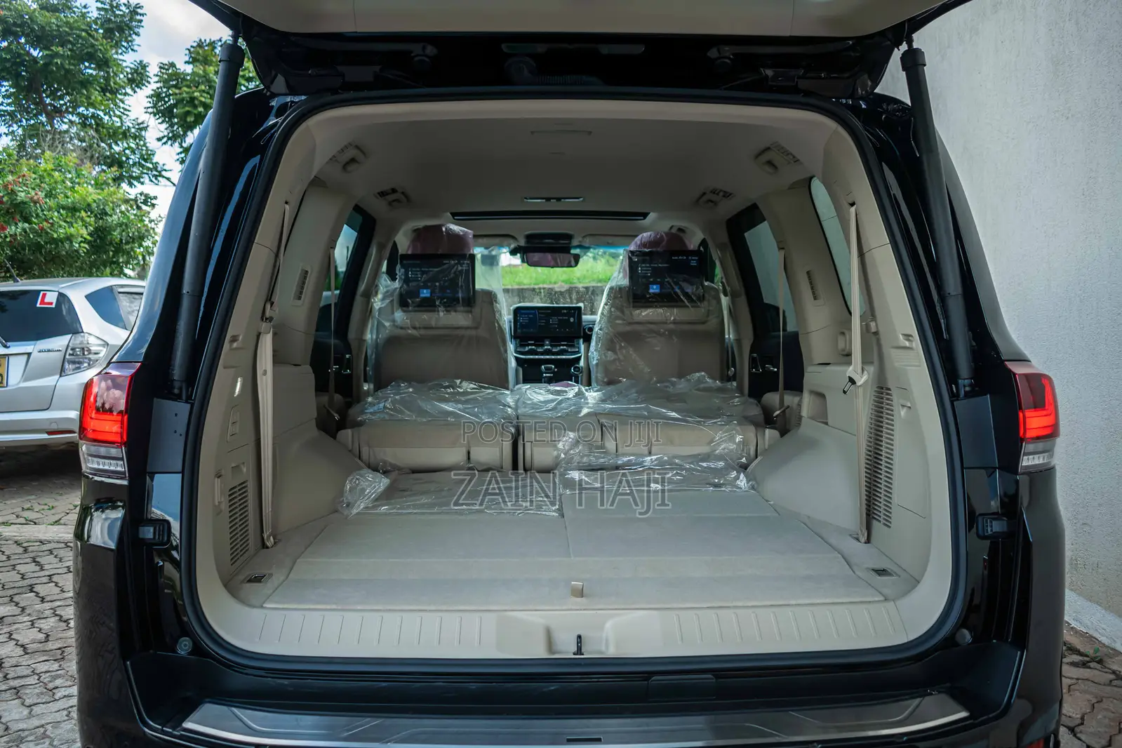 Toyota Land Cruiser LC300 2023 Black