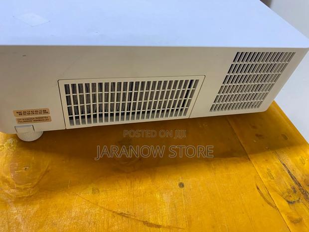 Hitachi Projector - thumbnail 6