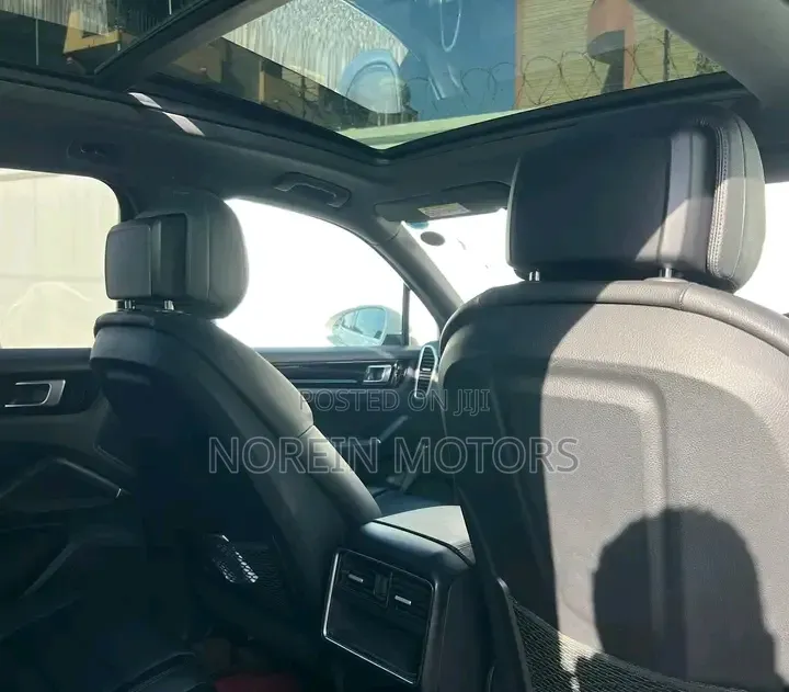 Porsche Cayenne Turbo AWD 2020 Off white
