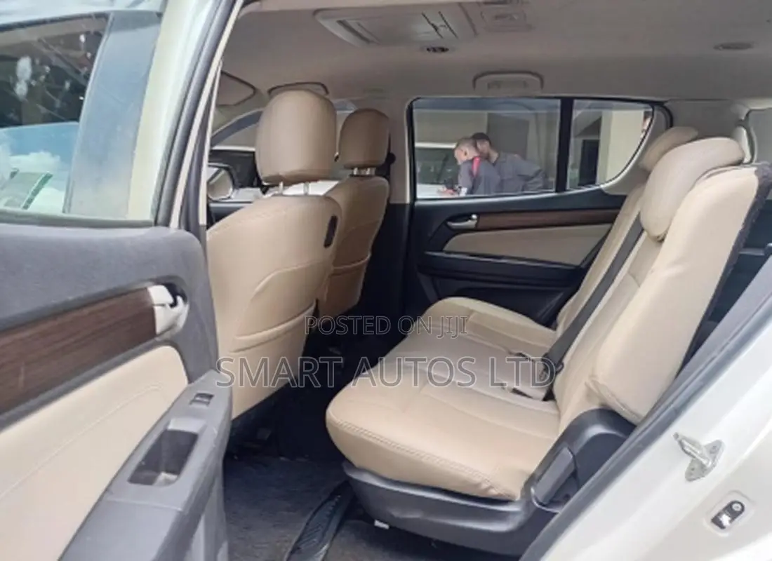 Isuzu MU-X 2015 White