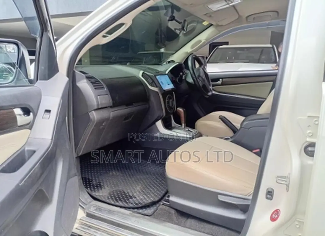 Isuzu MU-X 2015 White