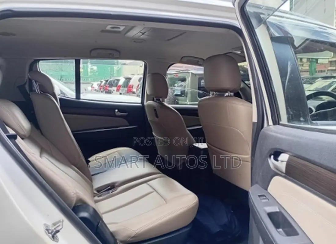 Isuzu MU-X 2015 White
