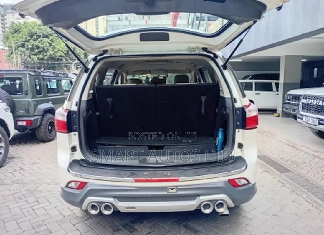 Isuzu MU-X 2015 White