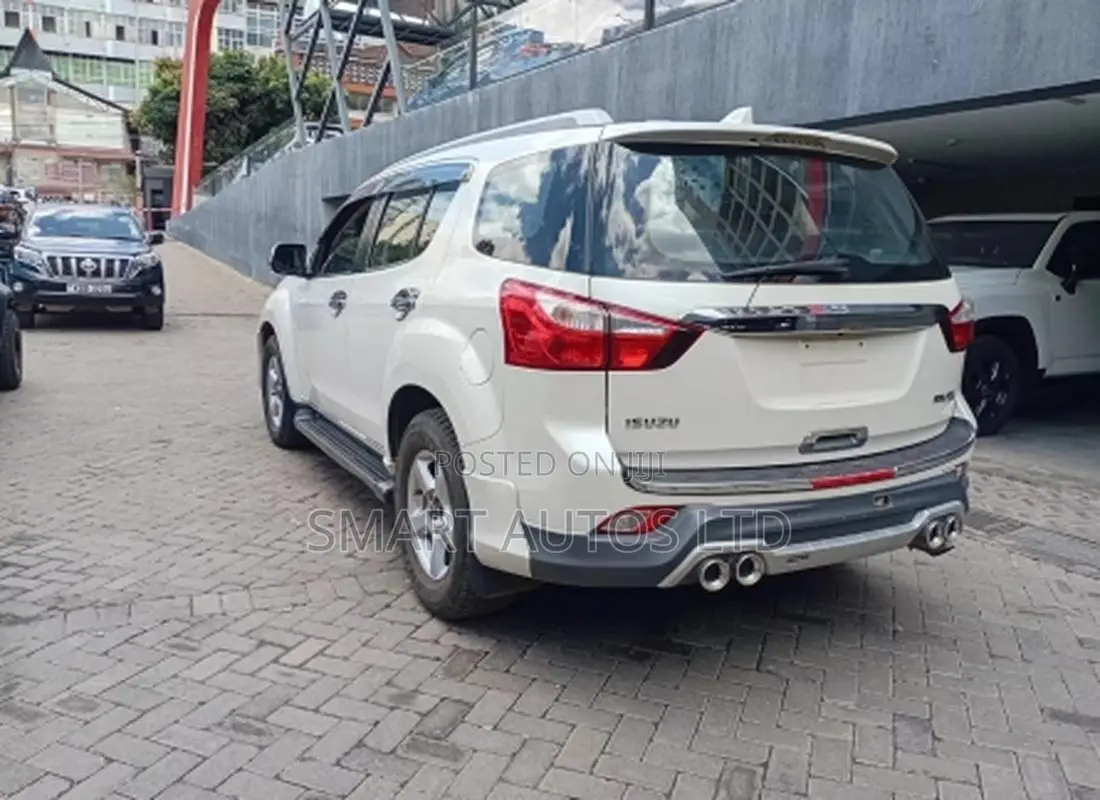 Isuzu MU-X 2015 White