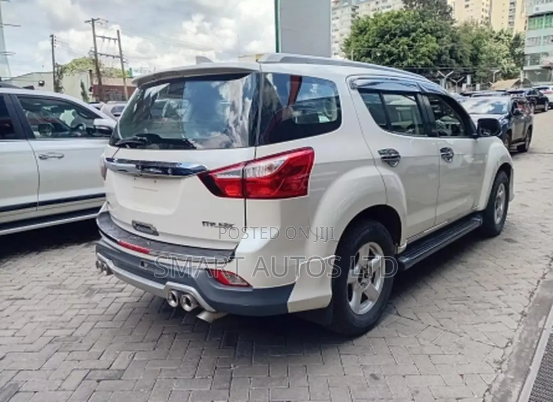 Isuzu MU-X 2015 White