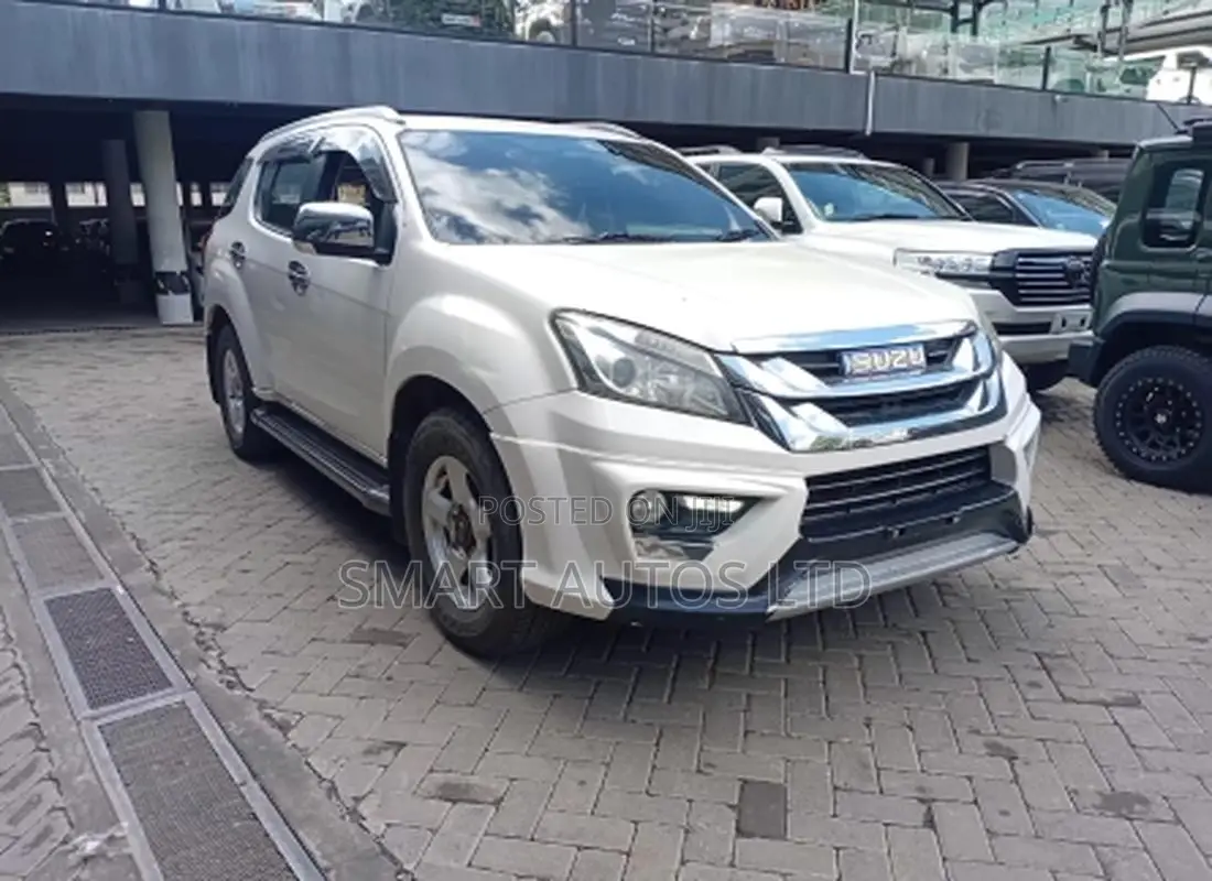 Isuzu MU-X 2015 White