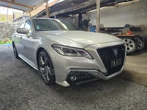 Toyota Crown 2019 Silver