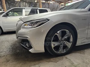 Toyota Crown 2019 Silver