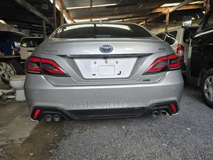 Toyota Crown 2019 Silver